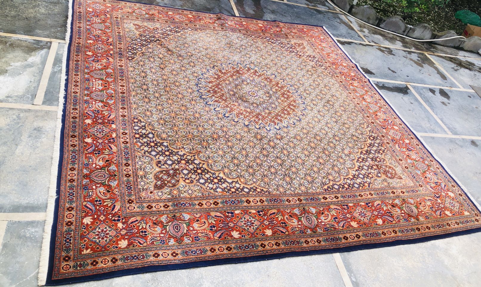 فرش مربع دست بافت گل ابریشم 